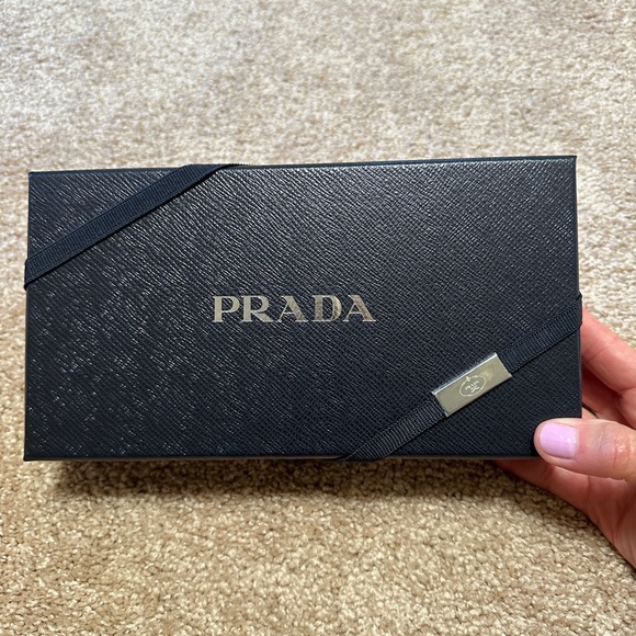 Prada City Calf wallet! Authentic! New in box! - Picture 3 of 13